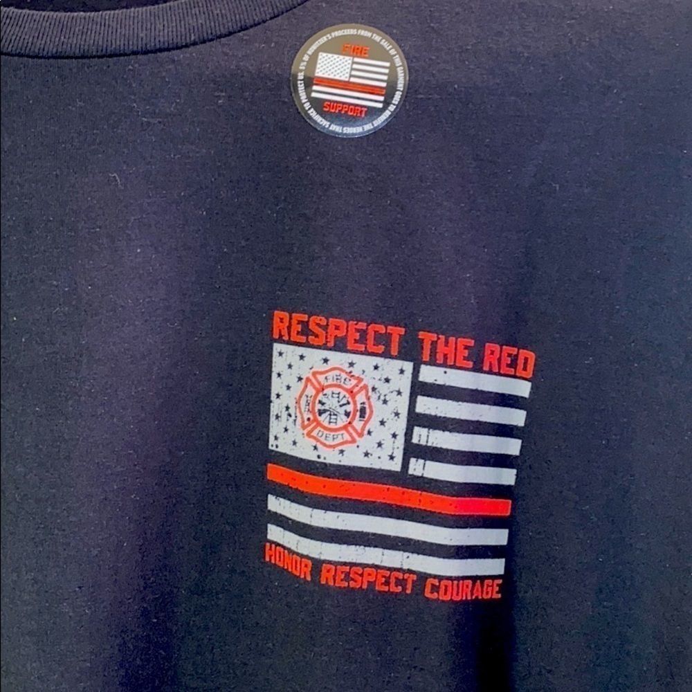 🆕Howitzer Respect The Red Firemen T-shirt 🔥🔥🔥 - Picture 3 of 4